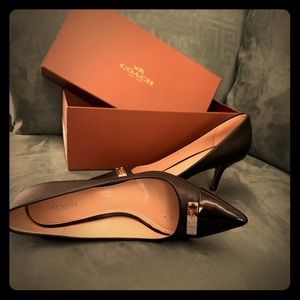 Coach Pumps